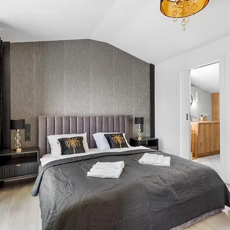 Lägenhet Luksusowy Very Berry W Poznaniu Z Trzema Sypialniami By Renters