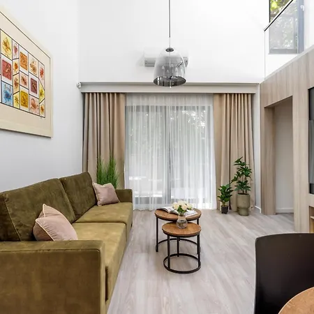 Luksusowy Very Berry W Poznaniu Z Trzema Sypialniami By Renters Daire