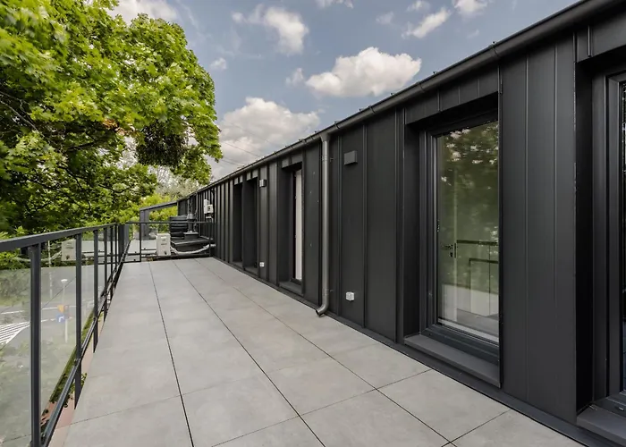 Luksusowy Very Berry W Poznaniu Z Trzema Sypialniami By Renters Daire Poznan