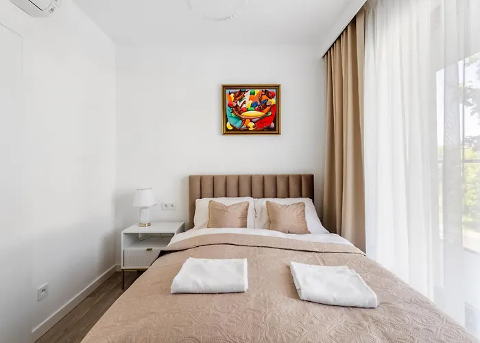 Luksusowy Very Berry W Poznaniu Z Trzema Sypialniami By Renters Daire *