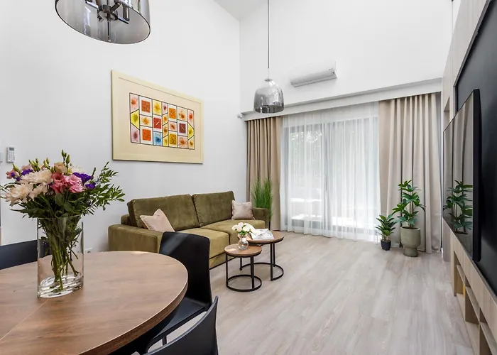 Luksusowy Very Berry W Poznaniu Z Trzema Sypialniami By Renters Apartment Poznan